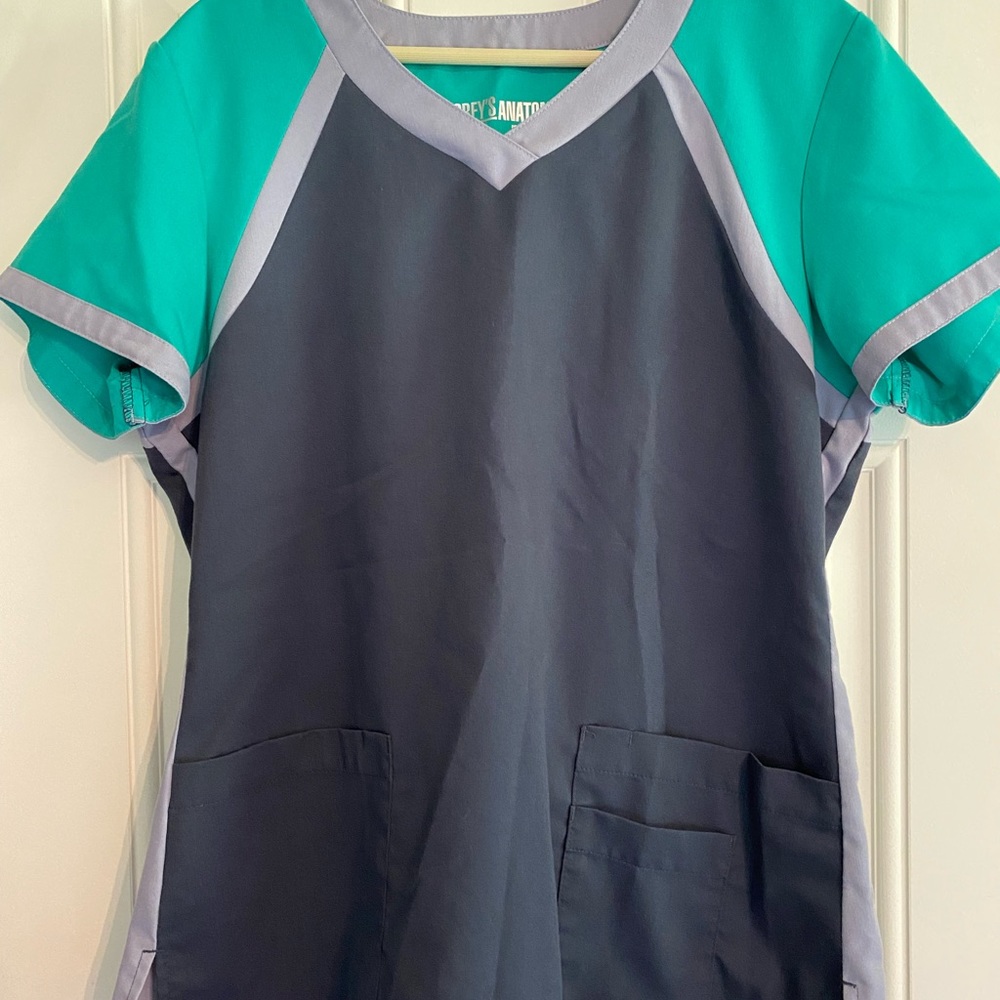 Grey's Anatomy charcoal gray Scrub Top size Medium
